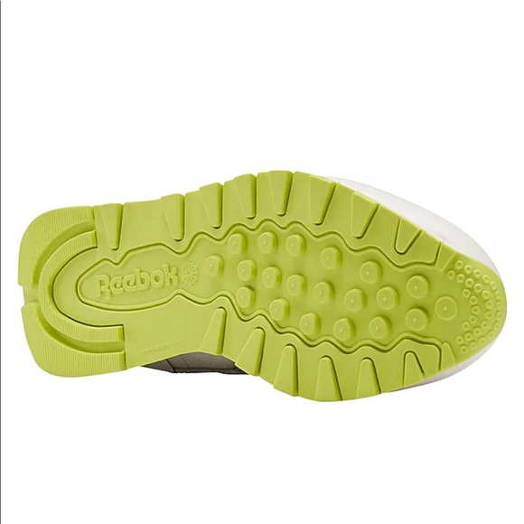 Classic Women’s Reebok’s - Picture 2 of 5